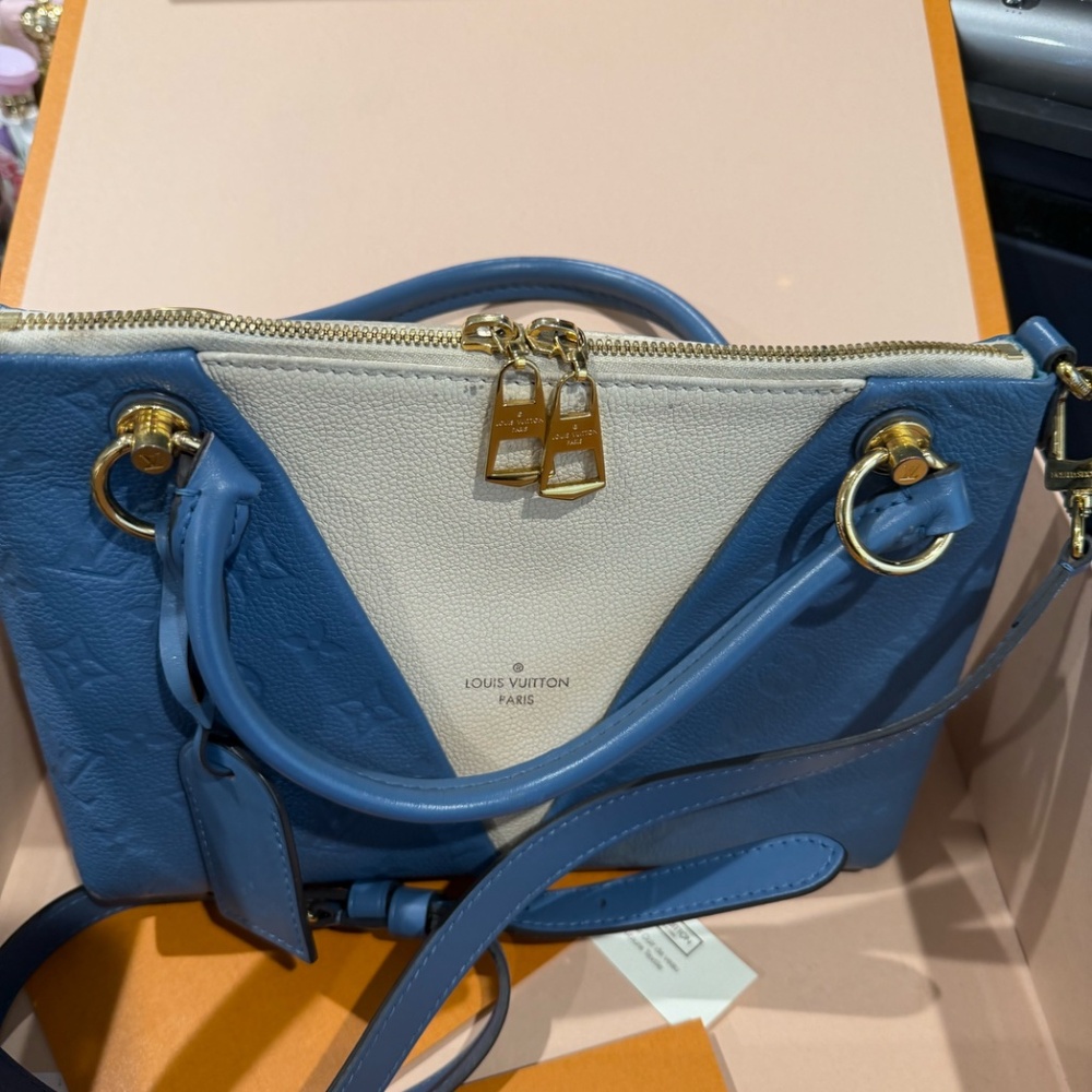 Louis Vuitton - Picture 13 of 16